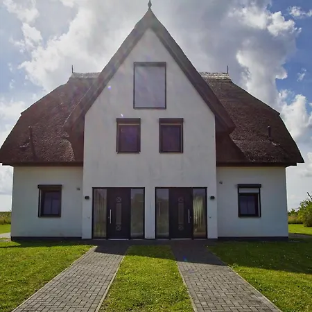 Holiday home Vogelblick Haushaelfte 01 Mit Terrasse, Garten