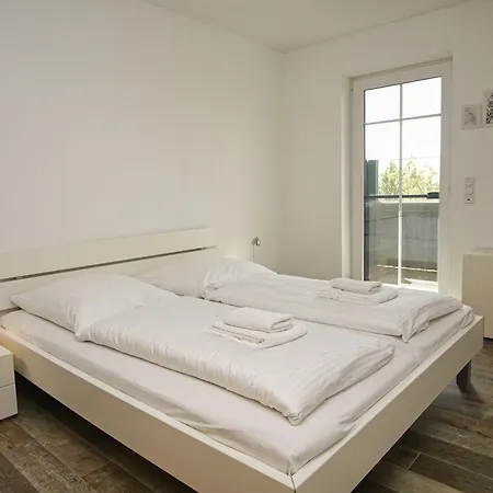 Vogelblick Haushaelfte 01 Mit Terrasse, Garten Holiday home