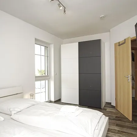 Vogelblick Haushaelfte 01 *