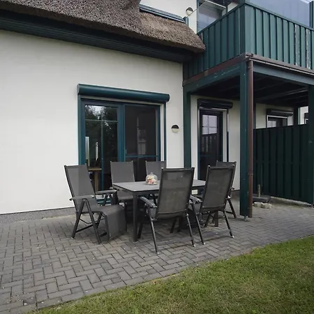Vogelblick Haushaelfte 01 Mit Terrasse, Garten * Vaschvitz