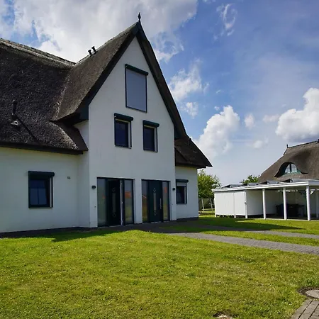 Vogelblick Haushaelfte 01 Mit Terrasse, Garten Holiday home