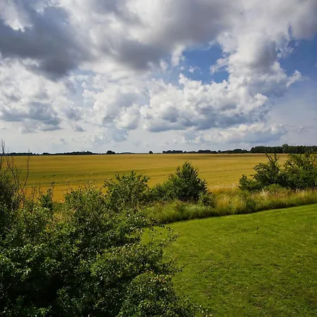 Holiday home Vogelblick Haushaelfte 01 Mit Terrasse, Garten