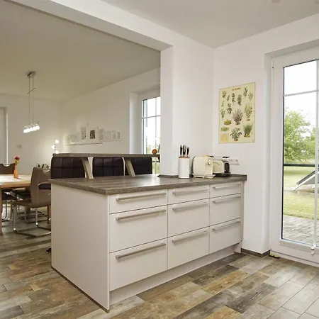 Holiday home Vogelblick Haushaelfte 01 Mit Terrasse, Garten Vaschvitz